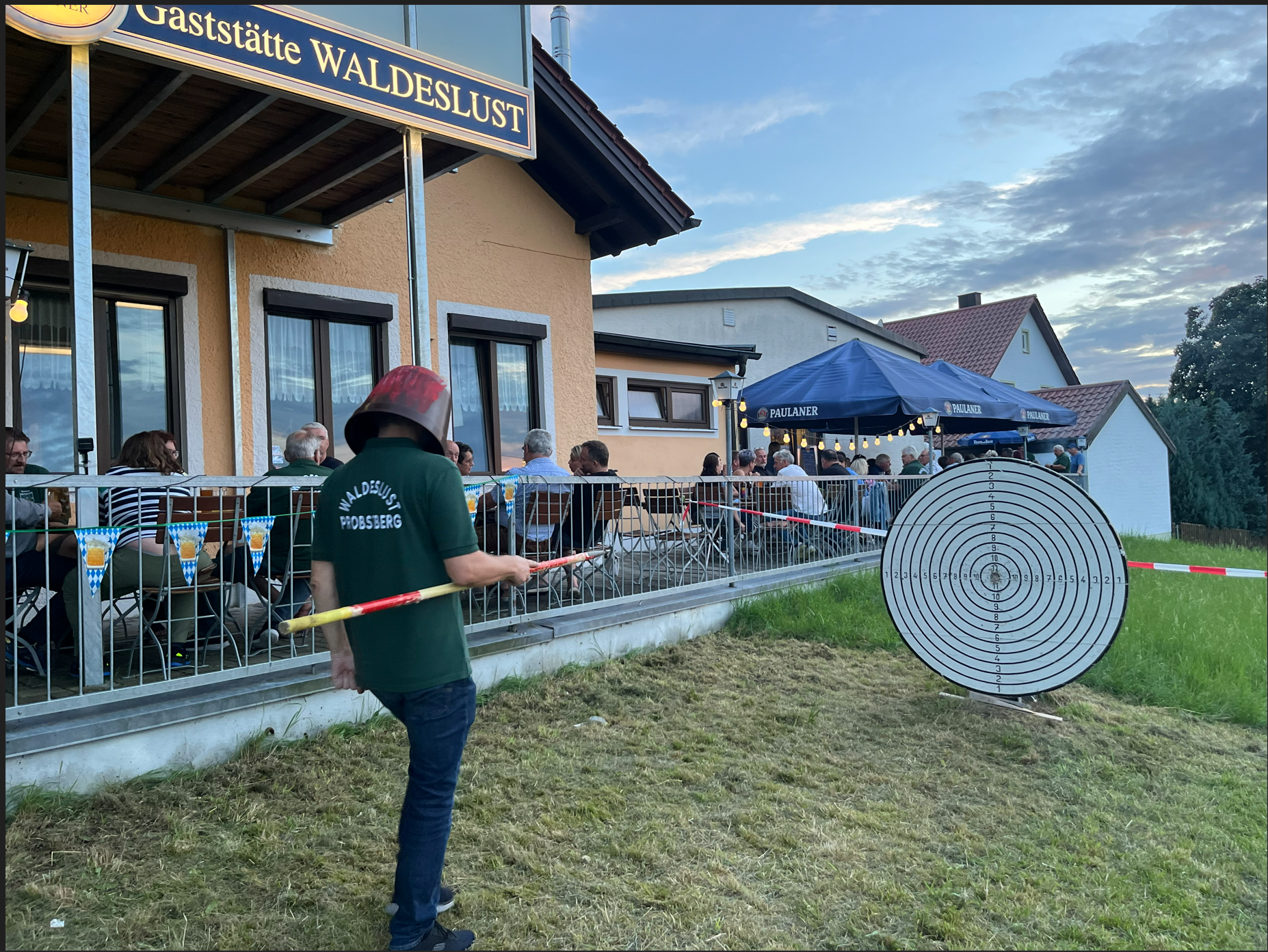 Jugendliche beim Spaßschießen